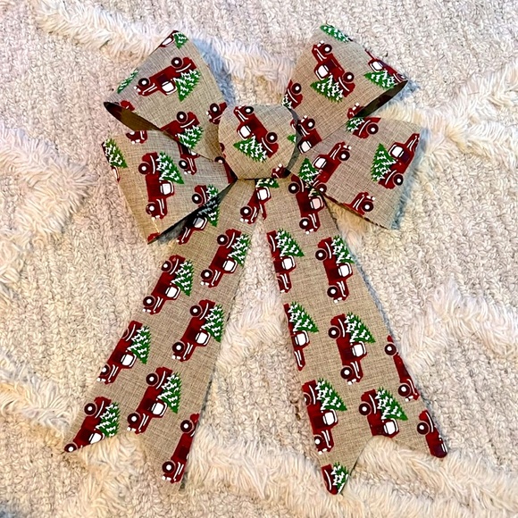 🎄🛻 LARGE 14” x 10” RED TRUCK CHRISTMAS HOLIDAY GIFT BOW OR HOME WALL/DOOR DECOR - Picture 1 of 5